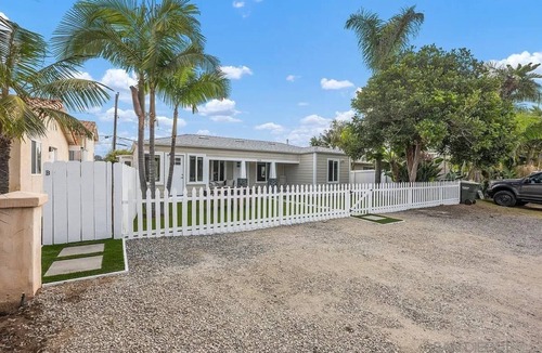 Encinitas Apartment | A Charming Hidden Gem, two blocks to Moonlight Beach