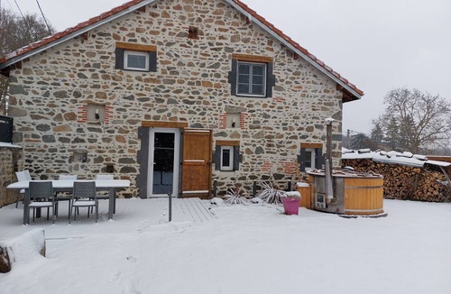 Montcel House | A charming home with a Nordic hot tub
