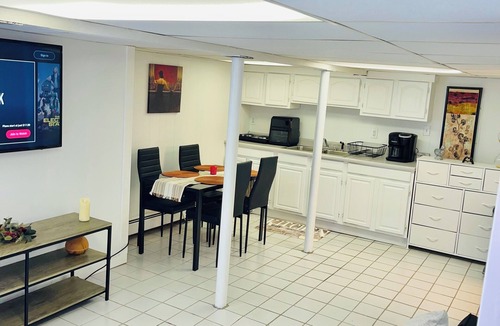 Dracut House | A Charming House with Private Pool & BBQ Area