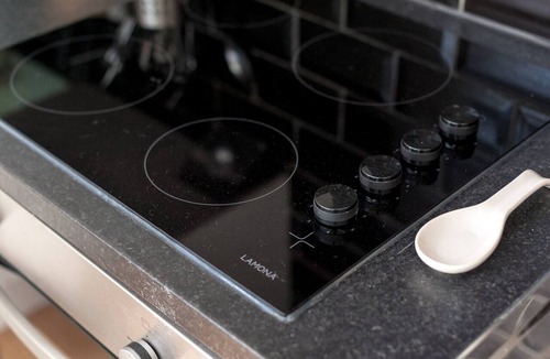 Old Town Apartment | A charming one-bed apartment in the heart of Edinburgh's Old Town. Sleeps 4.