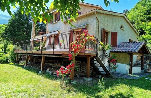 Annot Ski Chalet | A charming retreat in the heart of nature, the medieval village of Annot, at an elevation of 700 m,