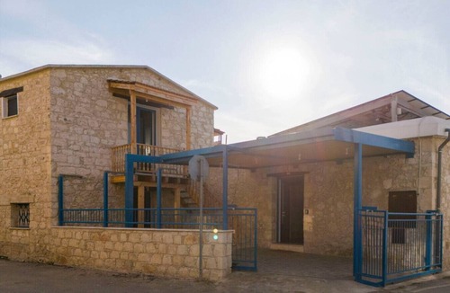 Peristerona Condo | A Charming Self-Contained Suite Overlooking a Tranquil Courtyard