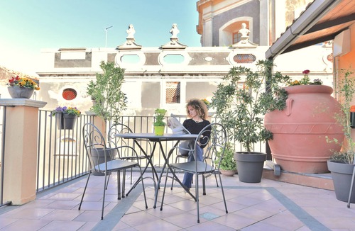Catania City Centre Apartment | A charming terrace on the Badia