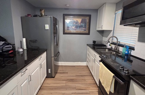 Bradenton House | A Charming Two-Bedroom Haven