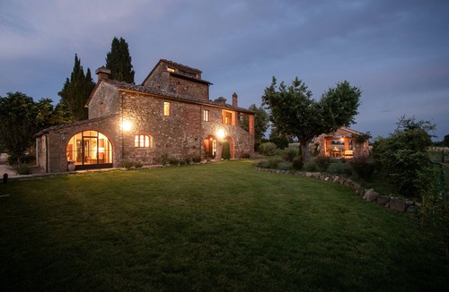 Lucignano Villa | A charming villa with large private swimming pool, located in a dream location
