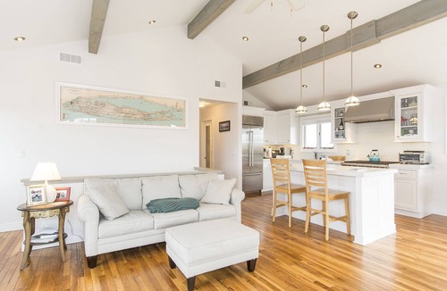 Montauk House | A chic, modern and extremely clean Montauk beach house with a new pool and patio