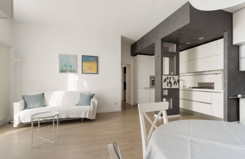 Bullona Apartment | A comfortable 70 square meters apartment, perfect for five people, located on the fifth floor of a building with an elevator (NOT accessible to disabled guests).The property is located near Via Cenisio, a short distance from the Monumental Cemetery: its