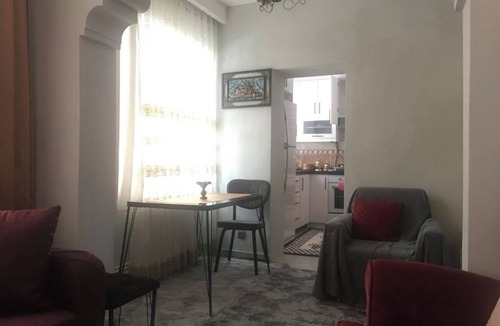Bakırkoy Condo | A comfortable air-conditioned apartment for 5 people in beautiful İstanbul