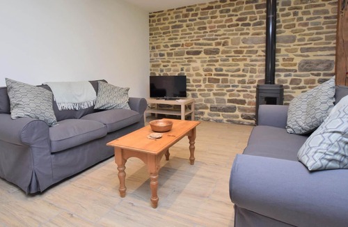 Viessoix House | A comfortable, modern equipped house in the countryside with wood stove.