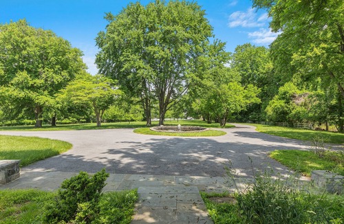 Great Falls House | A comfortable stay in a grand home