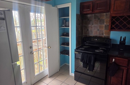 Algiers House | A Comfortable Stay Just Minutes from Downtown NOLA