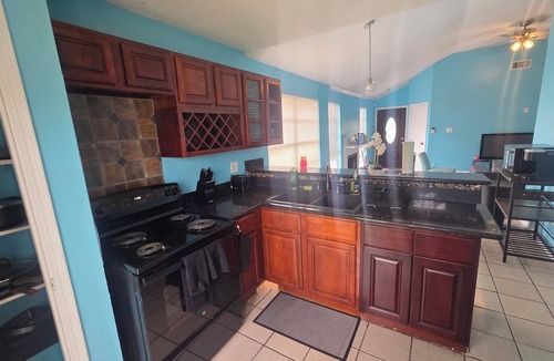 Algiers House | A Comfortable Stay Just Minutes from Downtown NOLA