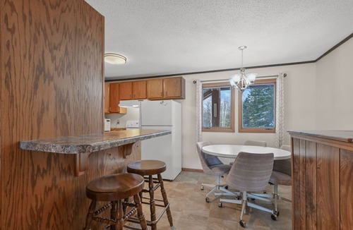 Bessemer Condo | A Comfortable Trailside Condo Along the Flintlock Trail with A Shared Outdoor