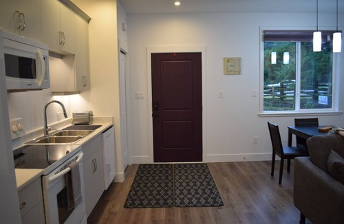 Regional District of Nanaimo Apartment | A complete self contained one bedroom apartment.
