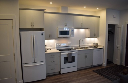 Regional District of Nanaimo Apartment | A complete self contained one bedroom apartment.