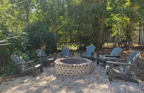 Southwest Raleigh Apartment | A Cozy, 2BR 2.5BA, Concert, Game Day & Business Traveler Hidden Gem—Comfort & Convenience with a Touch of Luxury in Five Points—the Heart of Raleigh