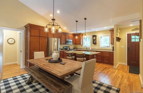 Pedlars Edge Cabin | A cozy cabin in the heart of Wintergreen!