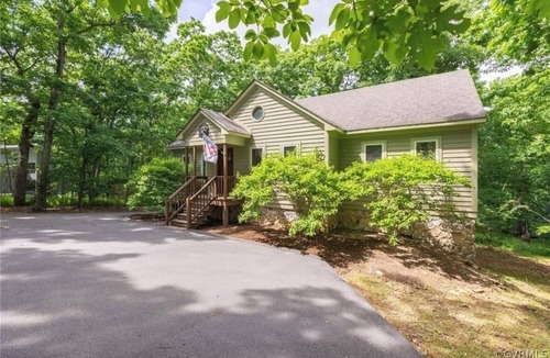 Pedlars Edge Cabin | A cozy cabin in the heart of Wintergreen!