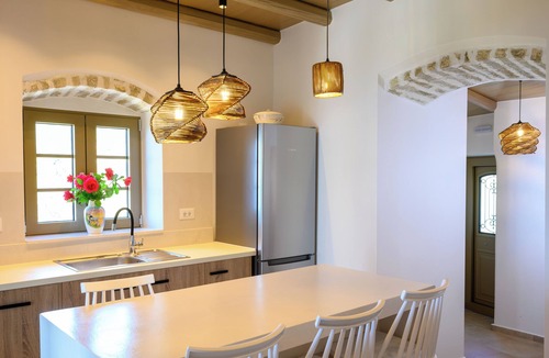 Mirsini House | A cozy house with a beautiful view of mountain & sea.