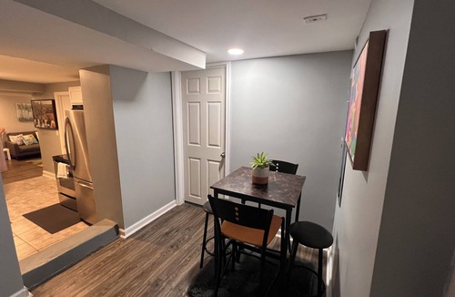 Overlea Apartment | A cozy/modern private suite. Mins away from I695/95 and the heart of Baltimore.