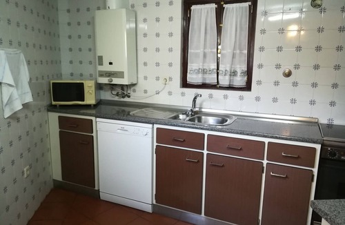 Beijos House | A cozy rustic house with essential services 25 meters away.