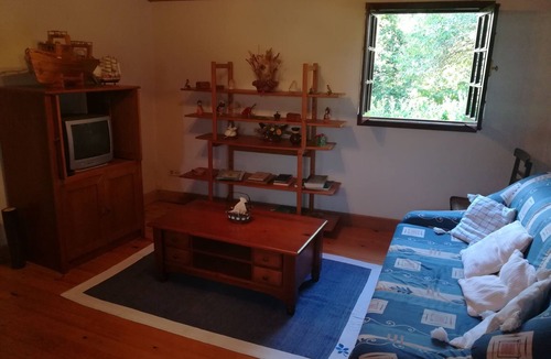 Beijos House | A cozy rustic house with essential services 25 meters away.