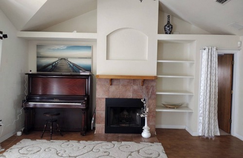 Gainesville House | A cozy, spacious environment to bring out your peace, and lay off your worries.