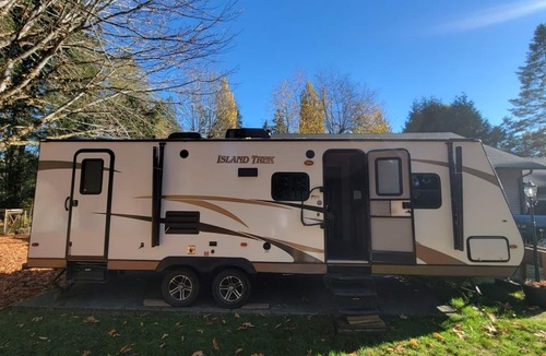Port Alberni House | A cozy travel trailer on an acreage. Plenty of lakes, hiking and fishing near by