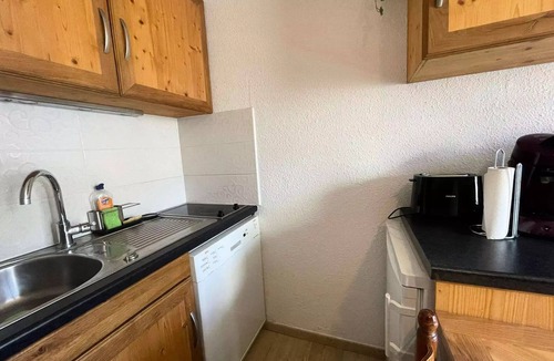 Mont-de-Lans Apartment | A cozy, well-equipped apartment that sleeps 4, located near the slopes