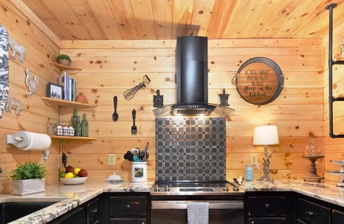 Ridgeline Vistas Cabin | A Creek Runs Thru It, Hot Tub, Creekfront, pet friendly 3/3, fireplc., WIFI
