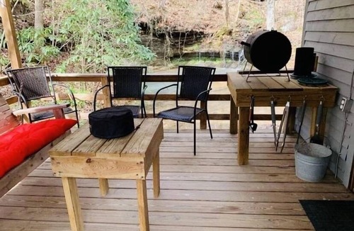 Emlyn Cabin | A Curious Cabin in Daniel Boone National Forest 🌳