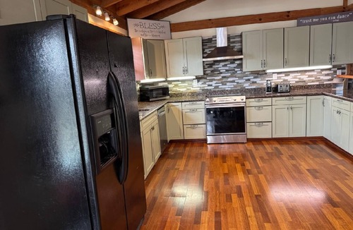 Sevierville Resort | A Customized Mountain Retreat with Endless Entertainment