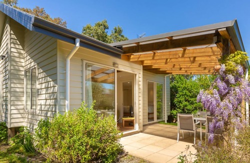 Mapua Cottage | A delightful studio in idyllic Mapua Village, perfect from which to explore the Tasman region