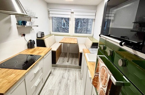 Gifford Apartment | A delightful two-bedroom apartment with private parking space. Sleeps 6.