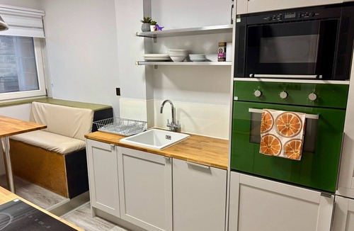 Gifford Apartment | A delightful two-bedroom apartment with private parking space. Sleeps 6.