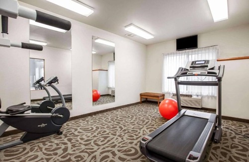 Federal Way House | A dependable place to rest near Wild Waves !