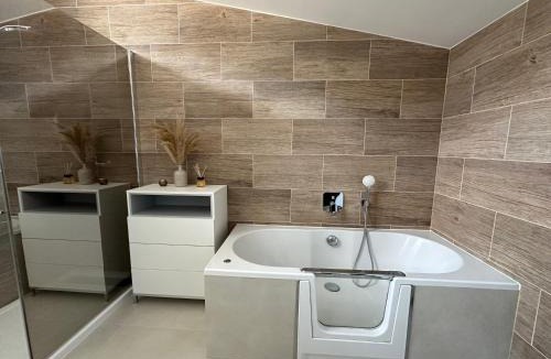 Fernwald House | A&E Rooms