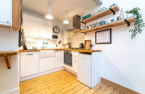 Gifford Apartment | A fabulously designed one-bed apartment in a superb location. Sleeps 2.