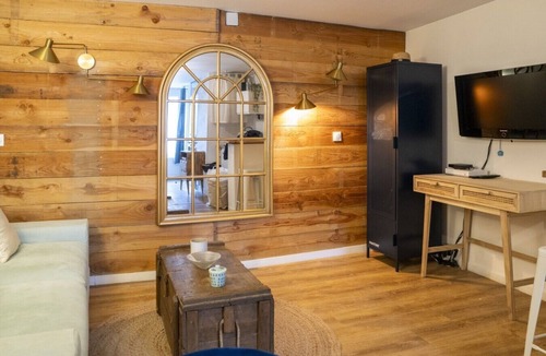 Saint-Julien Apartment | A Favorite Studio Right in the Heart of Downtown