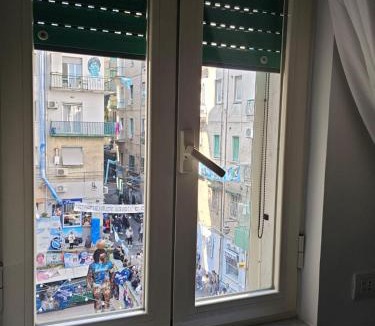 Quartieri Spagnoli Apartment | A' fenest e Maradona