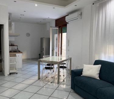 Quartieri Spagnoli Apartment | A' fenest e Maradona