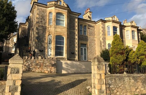 Weston-super-Mare Apartment | ★A few steps away from the beach | Seaside Retreat | Ground floor apartment
