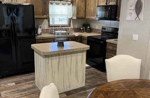Brookeland House | A Fisherman's Fantasy- Walking distance to Mill Creek Park!