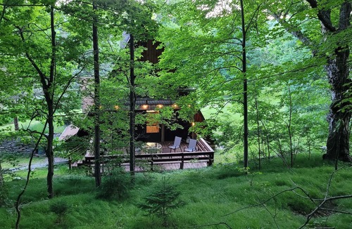 Windham Cottage | A-Frame 4-bedroom cottage with AC in charming Windham