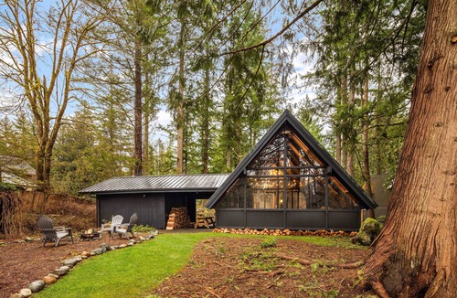 Riverbend Cabin | A-Frame Cabin near Seattle on the River w/Hot Tub