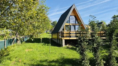 Selaru House | A-Frame Cabin with Private Hot Tub & Views - Chiang Rai