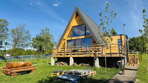 Valea Mare-Pravat House | A-Frame Cabin with Private Hot Tub, ideal for Families - Bangkok