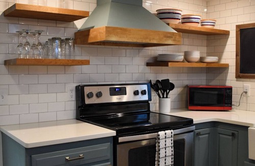 Johnson Creek Cottage | A-Frame Escape: Riverfront, Fire Pit, Kayaks!