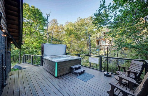 Beech Mountain Cabin | A-Frame Ski-In/Out Hot Tub Game Room, Walk to Town