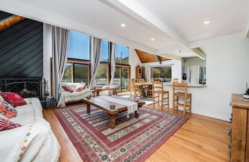 Topanga House | A-frame stunner, wrap around decks, 4 miles to the beach, 5 bed, 3 bath, 2 kit